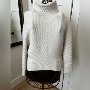 Elegant cream/White Turtleneck Sweater-Small